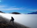 A la sortie de la mer de nuage au 1er tiers de la montée au Colombier au départ de la bergerie du Clos de l'Alpe