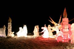 Crèche de glace dans la vallée