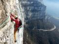 Le parking et la route des Grottes de Choranches