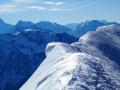 Le sommet est du Coiro se caractérise par une longue crête horizontale souvent cornichée par la neige et le vent !