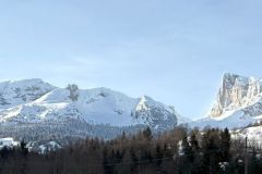 De gauche à droite : la Crête de la Plane, la Montagne de Barges et le Pic de Bure