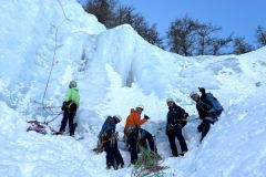 A la descente en rappel nous croisons les deux cordées espagnoles particulièrement sympas !