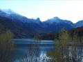 Depuis le lac du Sautet et de gauche à droite :  le Pierroux, le Gigon et l'arête de la Combe des Chèvres