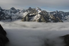 Depuis la terrasse du refuge du Soreiller et de gauche à droite : l'Aiguille d'Olan, l'Olan, la Tête des Fétoules, la Tête de l'Etret et la Pointe du Vallon des Etages