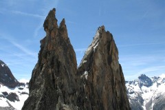 A droite des Clochetone de Gunneng : des grimpeurs sous le sommet de la Dibona