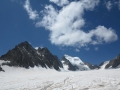 Les Ecrins tout au fond du Glacier Blanc