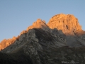 Lever de soleil sur les Petit et Grand Obiou, depuis le parking