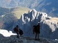 Descente sur fond de l'impressionnante paroi Dolomitique du" Petit Obiou"