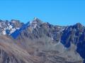 Au centre  l'Aiguille des Marmes et à droite les Arias