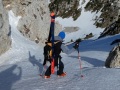 Le couloir est toujours en neige béton, on le descend sagement à crampons