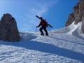 Le couloir est toujours en neige béton, on le descend sagement à crampons