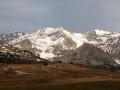 Au centre la Rama avec sur sa droite la ligne de crête de  l'Aiglière ou Montagne du Fleyard