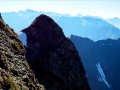 Le versant abrupt de la crête des Rochers du Serre et l'Etillier