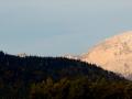 De gauche à droite, le Mont-Aiguille et le Grand Veymont