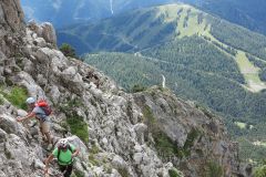 Le sommet tout en rondeur du Suc  domine la petite station de la Colmiane