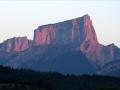 Premiers rayons de soleil sur le Mont-Aiguille