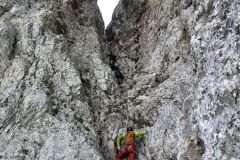 Au pied du couloir de sortie