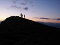 Au sommet, Jules, Matthieu et Maxime dans l'attente du lever de soleil, il est 6h43