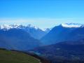 De gauche à droite : le Massif de Belledonne et le Grand Galbert avec le Lac Mort tout en bas