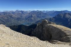 Le Petit Obiou et le lac du Sautet avec en toile de fond le Massif des Ecrins