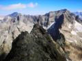 A la cime du sommet nord. En toile de fond, l'Aiguille d'Olan à droite