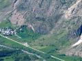 A gauche le hameau de la Chalp et à droite le Dalle de Chantelouve