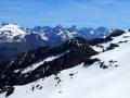 En toile de fond le Massif des Écrins