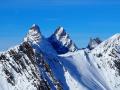 Au centre les Aiguilles d'Arves avec de gauche à droite : la Méridionale, la Centrale et la Septentrionale ou Tête de Chat