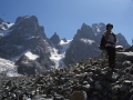 Sur la caillasse du glacier