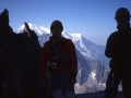 Pause matinale à la hauteur de l'arête des Flammes de Pierre. Au fond le Mont Blanc