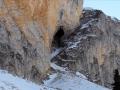 Le trou d'entrée de la Traversée Héroïque et les coureurs de la Grande trace