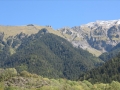 Depuis le parking de l'usine Valecrins, on aperçoit notre coin piquenique sur la crête