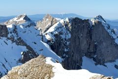 Tout au fond à gauche ta Tête de Garnesier, puis le Roc de Garnesier et la Tête de Vachères