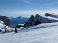 Le Mont-Aiguille en partie caché et à droite les Rochers du Parquet