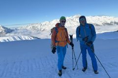 Jo et Cyril avec en toile de fond le massif de Belledonne