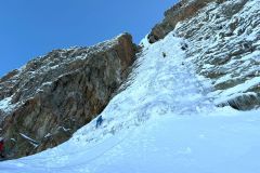 Le premier ressaut de Symphonie qui peux se faire en une  longueur de corde de 60m  ou en deux longueurs