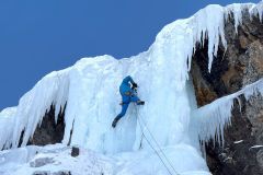 Cyril broche dans le court final athlétique !