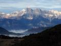 Un  bout de la barrière est du Vercors avec au centre les Deux Sœurs et la Grande Moucherolle juste derrière  qui dépasse un petit  peu