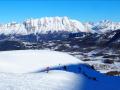 Au centre, la Montagne de Faraut