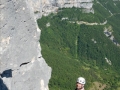 7ème et 8ème longueurs : une longue traversée ascendante sur la gauche avec sortie par Chrysanthème : pas beau et craignos !