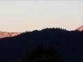 7 heures du matin. Un peu avant le village de Mens, le Mont-Aiguille et le Grand- Veymont au soleil levant