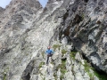 Sur la grande vire qui mène au couloir d'accès à la Brèche Escarra