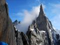 Au centre la Pointe Lépiney  parait adossée contre la Dent du Caïman