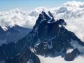 La Dent du Géant se confond avec la masse imposante des Grandes Jorasses