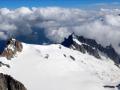 A gauche l'Aiguille du Midi et à droite les Aiguilles de Chamonix