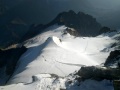 La trace sur le glacier du Tabuchet mène au refuge de l'Aigle