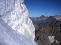 Le long de l'impressionnant sérac suspendu