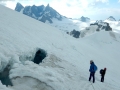 Premières crevasses pour Marie : ne pas tomber dans le trou !