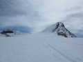 A droite la pyramide sommitale de l'Aiguille de la Grande Sassière