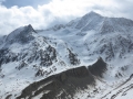 Les premières montagnes enneigées